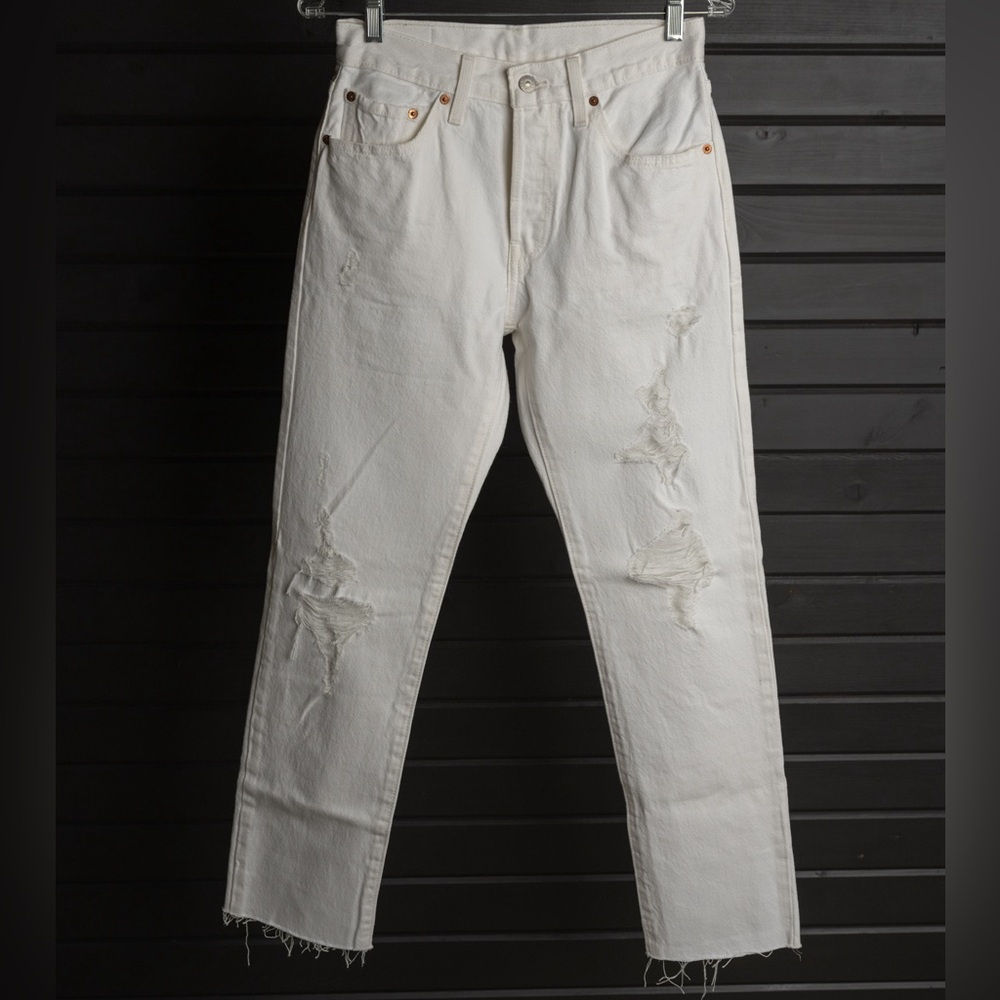 NEW Levi’s 501 white ankle length distressed jeans raw hem size 26
